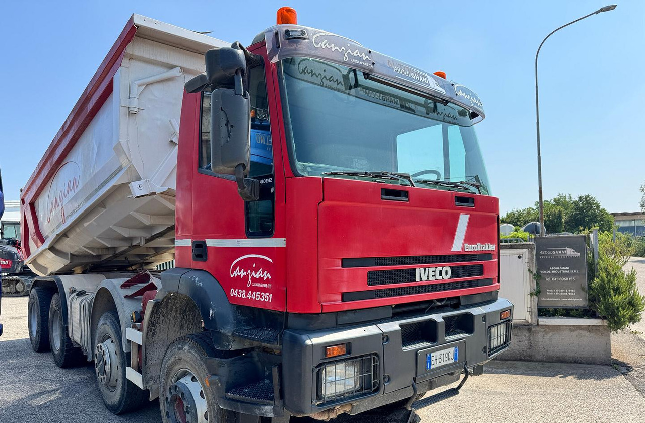 IVECO TRAKKER 420 - 8X4 - Camion basculantă: Foto 1 IVECO TRAKKER 420 - 8X4 - Camion basculantă: Foto 1