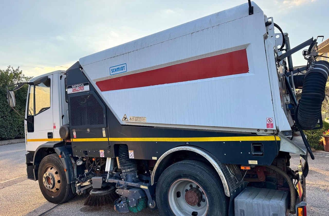 Iveco EuroCargo 150E18 spazzatrice - Măturătoare stradală: Foto 3 Iveco EuroCargo 150E18 spazzatrice - Măturătoare stradală: Foto 3