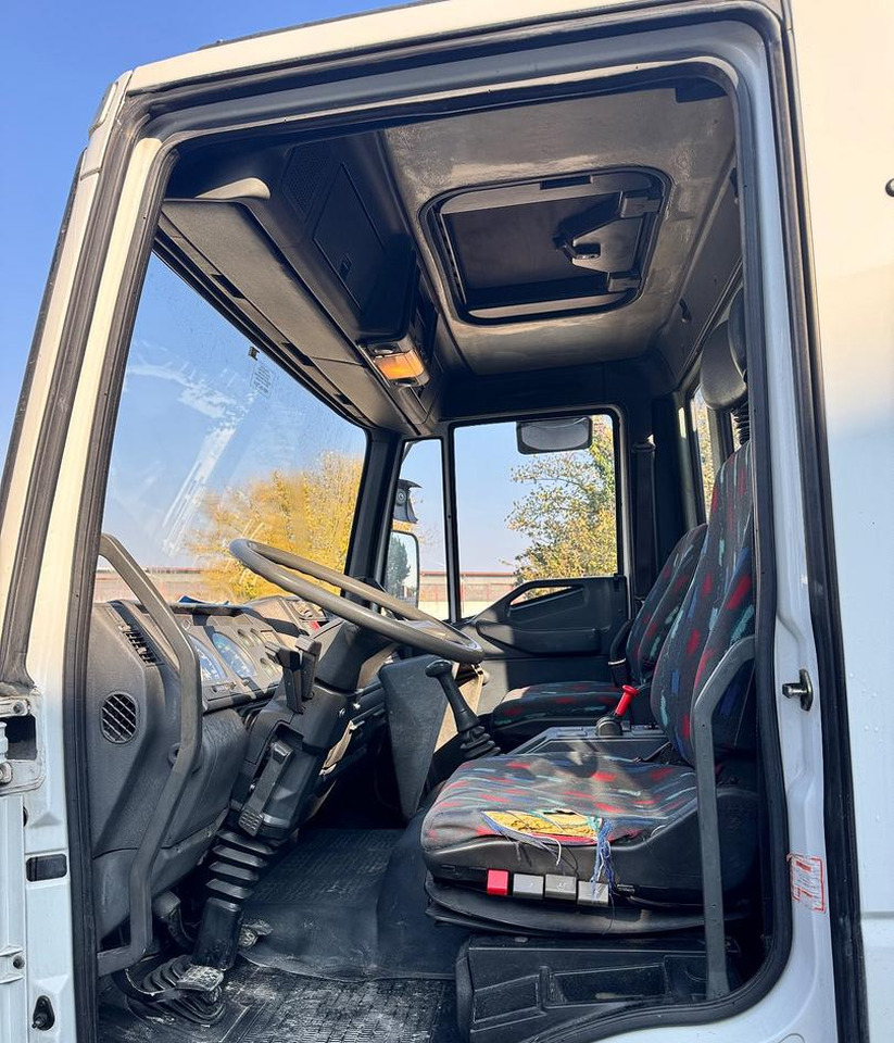 Iveco Eurocargo 150E23 con Gru HIAB - Camion platformă, Camion cu macara: Foto 5 Iveco Eurocargo 150E23 con Gru HIAB - Camion platformă, Camion cu macara: Foto 5