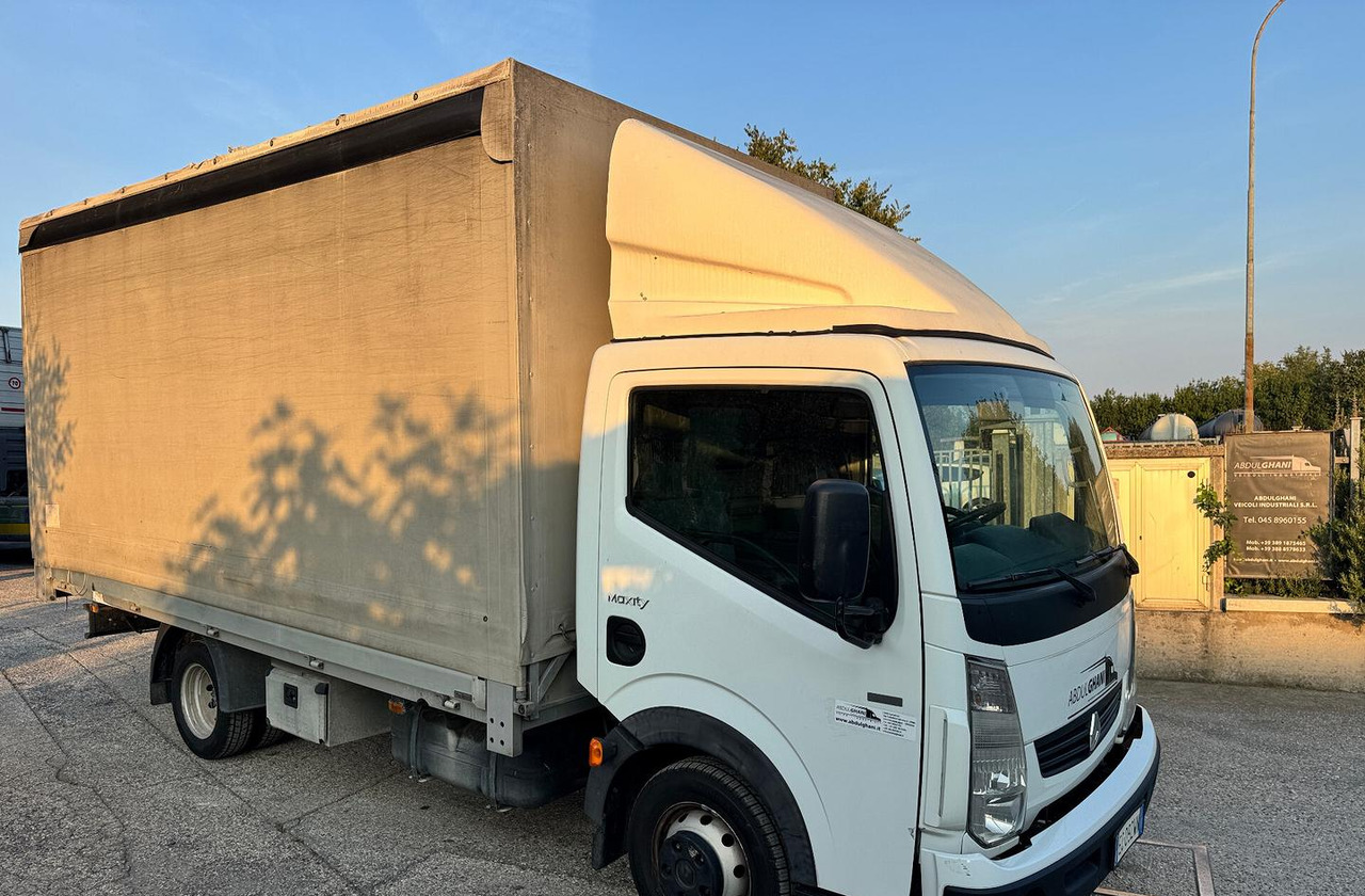Renault Trucks Maxity 135.35 dxi - Camion cu prelată: Foto 3 Renault Trucks Maxity 135.35 dxi - Camion cu prelată: Foto 3