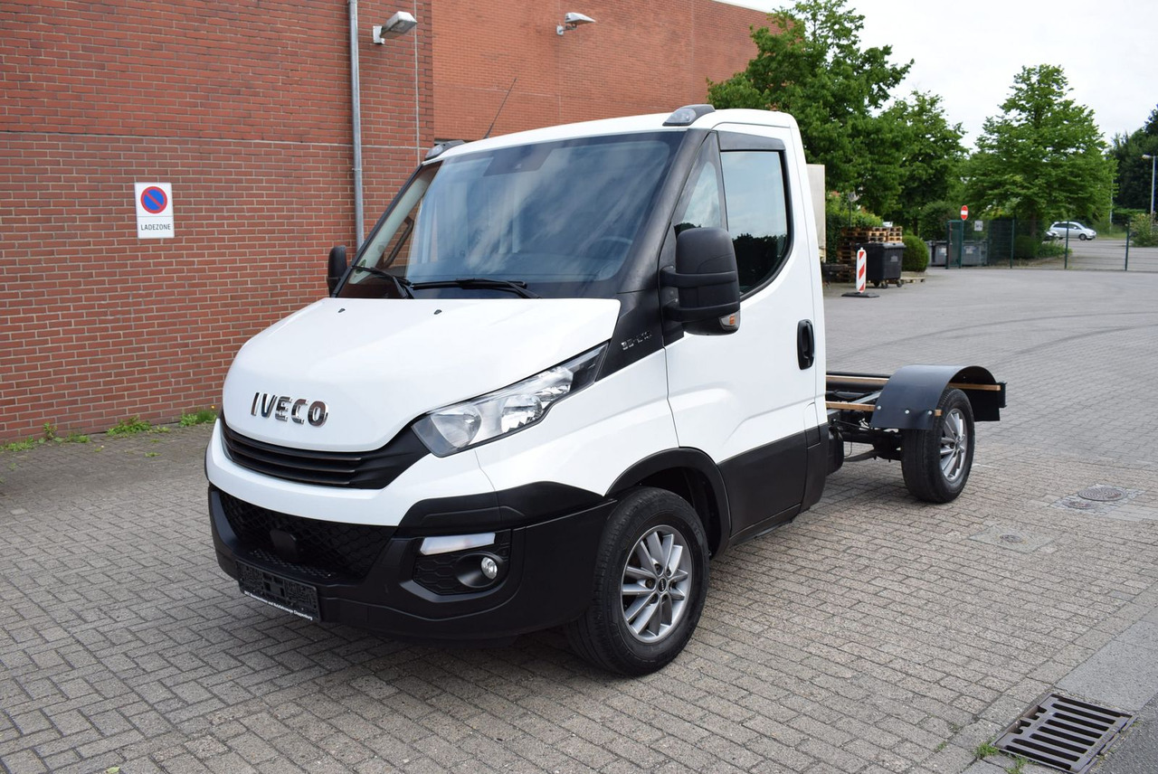 Iveco Daily 35 S21 3,0 Automatik Luftfederung Tempomat - Camion şasiu: Foto 1 Iveco Daily 35 S21 3,0 Automatik Luftfederung Tempomat - Camion şasiu: Foto 1