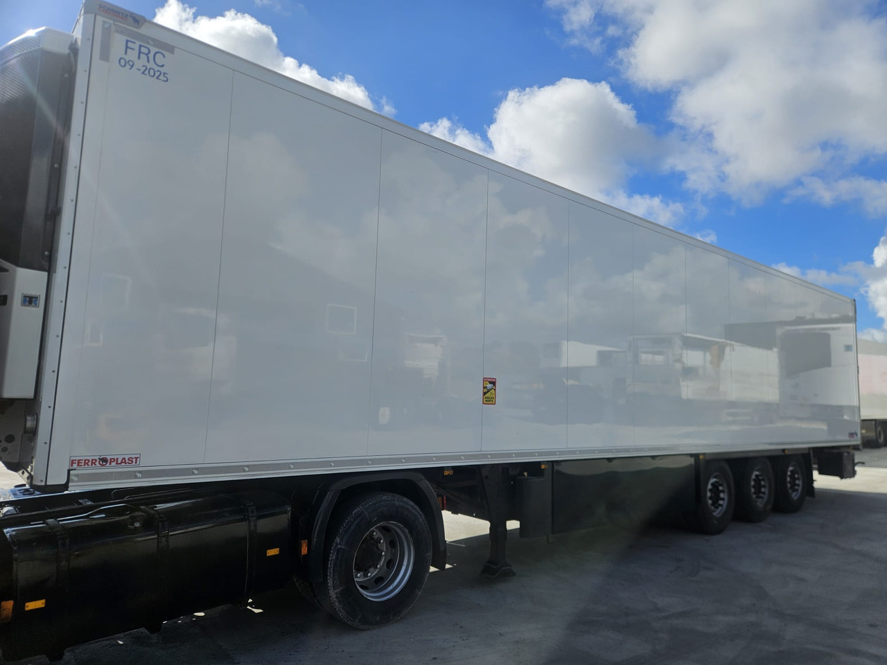 SCHMITZ CARGOBULL SKO 24/L - FP 60 ThermoKing SLXi300 - Semiremorcă frigider: Foto 2 SCHMITZ CARGOBULL SKO 24/L - FP 60 ThermoKing SLXi300 - Semiremorcă frigider: Foto 2