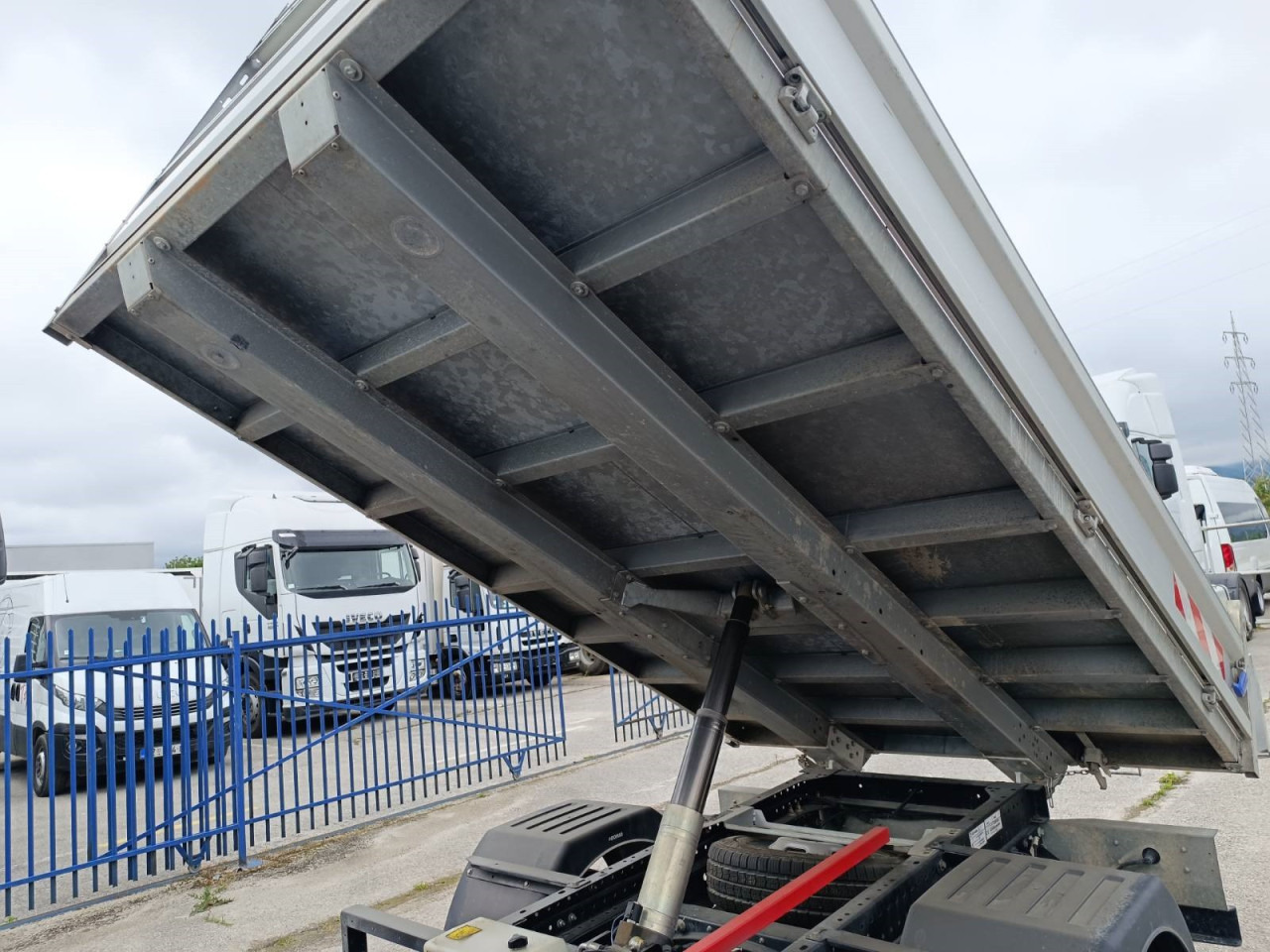 Autoutilitară basculantă IVECO Daily 35C14: Foto 15 Autoutilitară basculantă IVECO Daily 35C14: Foto 15