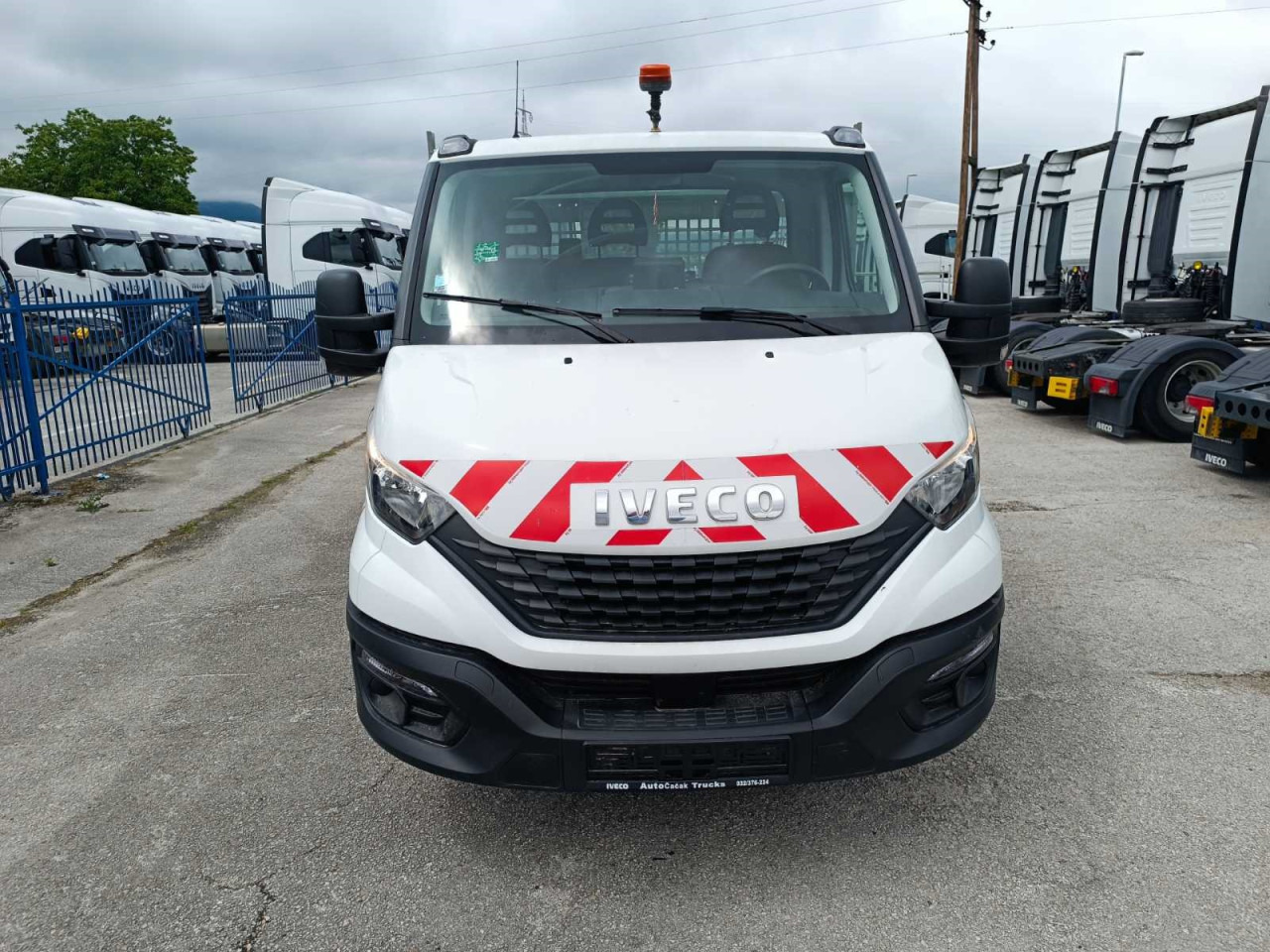 Autoutilitară basculantă IVECO Daily 35C14: Foto 8 Autoutilitară basculantă IVECO Daily 35C14: Foto 8