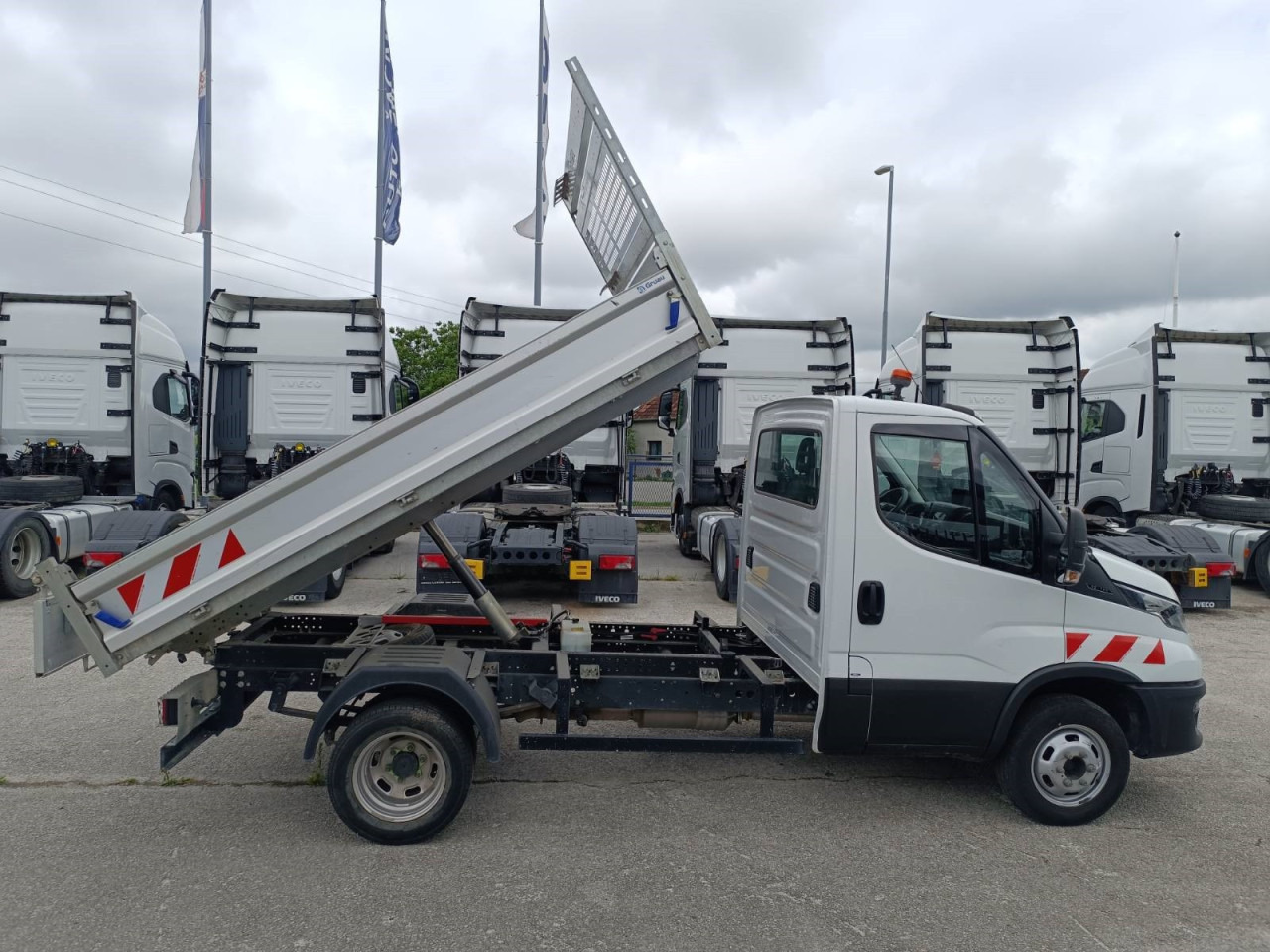 Autoutilitară basculantă IVECO Daily 35C14: Foto 14 Autoutilitară basculantă IVECO Daily 35C14: Foto 14