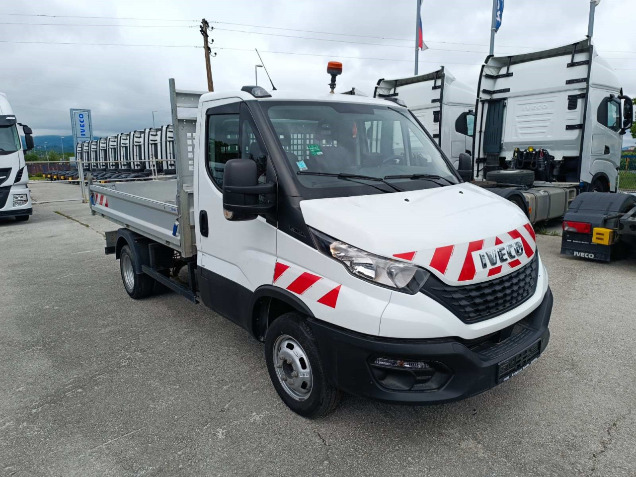 Autoutilitară basculantă IVECO Daily 35C14: Foto 9 Autoutilitară basculantă IVECO Daily 35C14: Foto 9