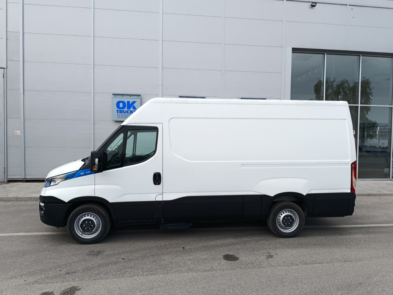 Interior photo 2: Dubă IVECO Daily 35S14N 12m3