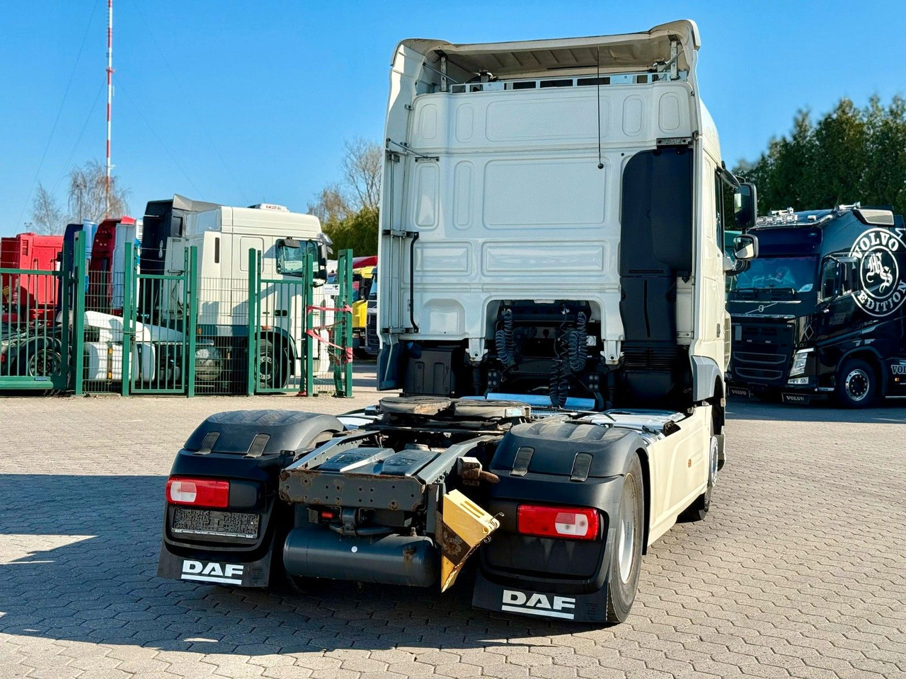 DAF XF 460 Retarter+Standklima+2xTank - Cap tractor: Foto 3 DAF XF 460 Retarter+Standklima+2xTank - Cap tractor: Foto 3