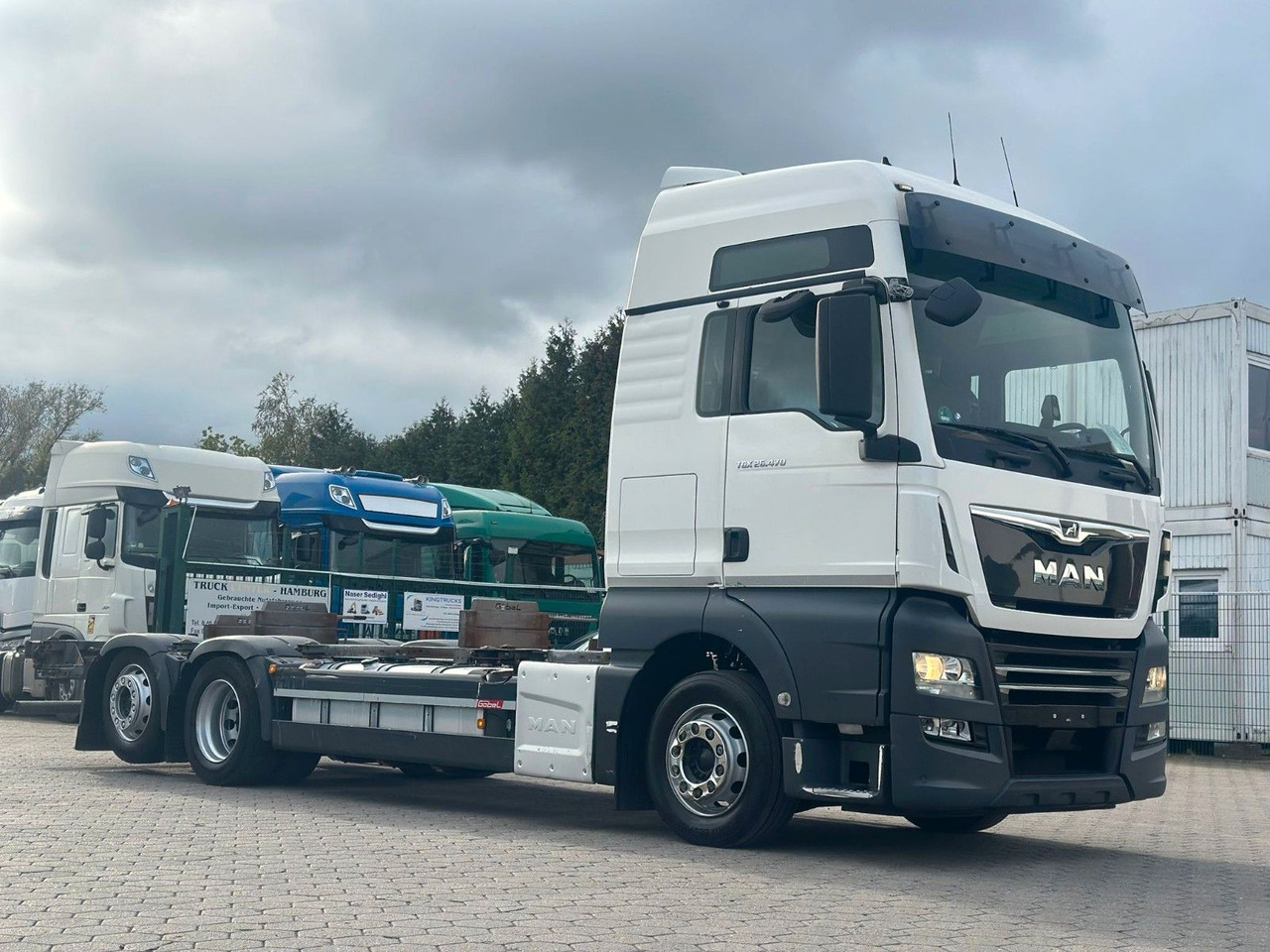 MAN 26.470*Intarder+ Lenk+Lift+Kühlbox - Camion transport containere/ Swap body: Foto 1 MAN 26.470*Intarder+ Lenk+Lift+Kühlbox - Camion transport containere/ Swap body: Foto 1