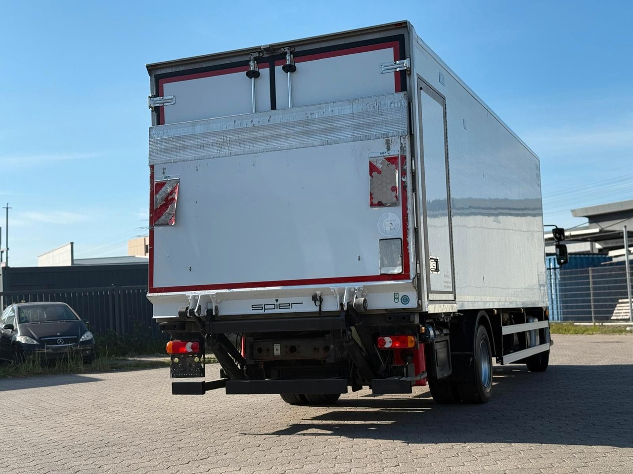 Volvo FL 42 R 240 +Thermoking T-880R+Kamera - Camion frigider: Foto 3 Volvo FL 42 R 240 +Thermoking T-880R+Kamera - Camion frigider: Foto 3
