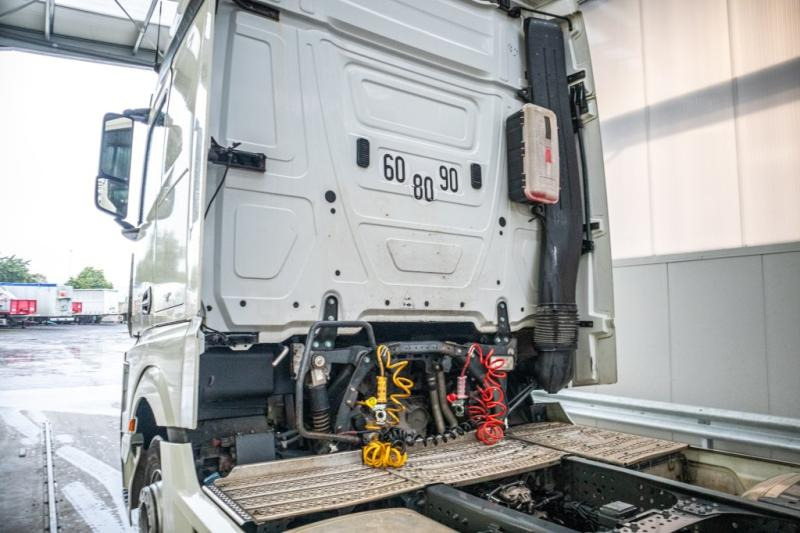 Mercedes ACTROS 1845LS+E6+VOITH - Cap tractor: Foto 5 Mercedes ACTROS 1845LS+E6+VOITH - Cap tractor: Foto 5