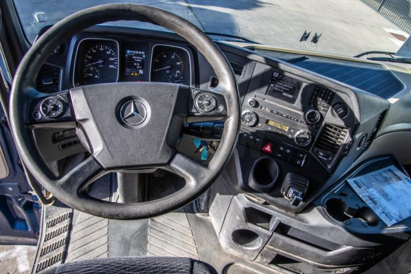 Interior photo 2: Cap tractor Mercedes ACTROS 1848 LS+E6+HYDR.
