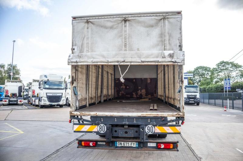 Iveco EUROCARGO 160E25 - Camion cu prelată: Foto 5 Iveco EUROCARGO 160E25 - Camion cu prelată: Foto 5