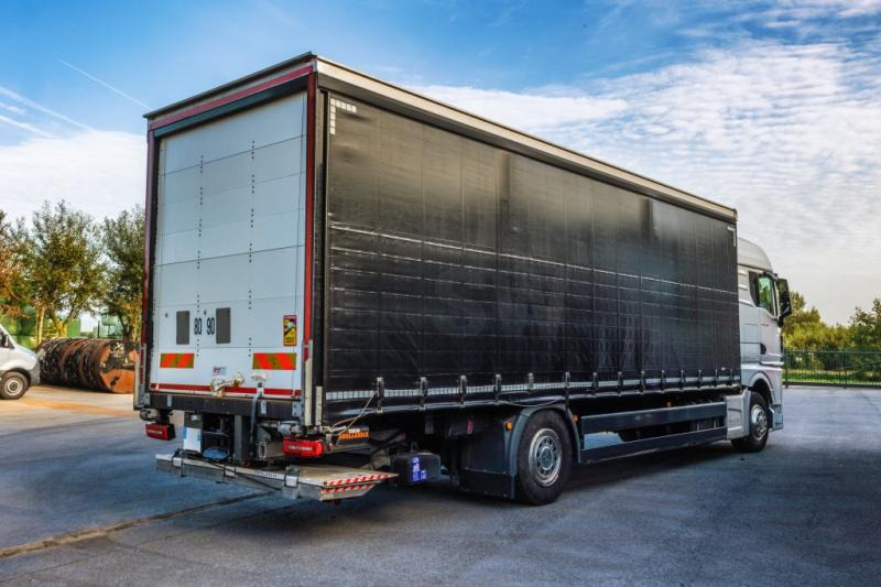 MAN TGX 18.400 XLX+HAYON - Camion cu prelată: Foto 5 MAN TGX 18.400 XLX+HAYON - Camion cu prelată: Foto 5