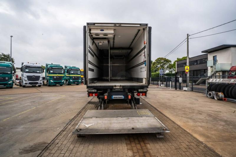 Camion frigider Mercedes ANTOS 1833 +CARRIER SUPRA MULTI 1250Mt+DHOLLANDIA 2.5T: Foto 6