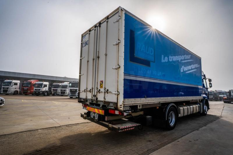 Renault PREMIUM 380 DXI+ DHOLLANDIA - Camion cu prelată: Foto 4 Renault PREMIUM 380 DXI+ DHOLLANDIA - Camion cu prelată: Foto 4