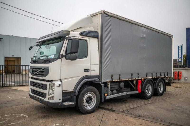 Volvo FM 330-6x2-E5+10 pneus/tires - Camion cu prelată: Foto 1 Volvo FM 330-6x2-E5+10 pneus/tires - Camion cu prelată: Foto 1