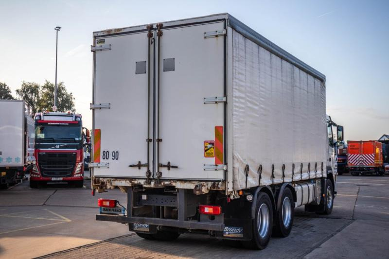 Volvo FM330-6X2+E5 (10pneus/tires) - Camion cu prelată: Foto 3 Volvo FM330-6X2+E5 (10pneus/tires) - Camion cu prelată: Foto 3