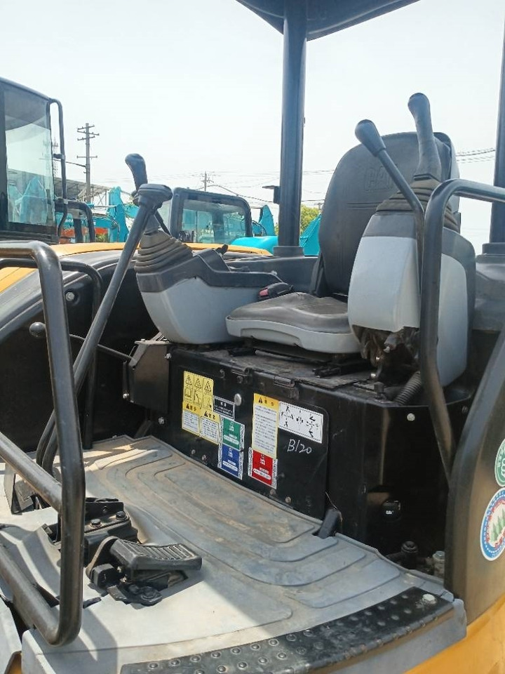 Excavator pe şenile nou CAT 304 C: Foto 9