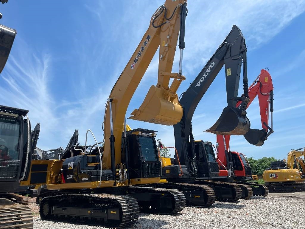 CAT 323D2 - Excavator pe şenile: Foto 4 CAT 323D2 - Excavator pe şenile: Foto 4