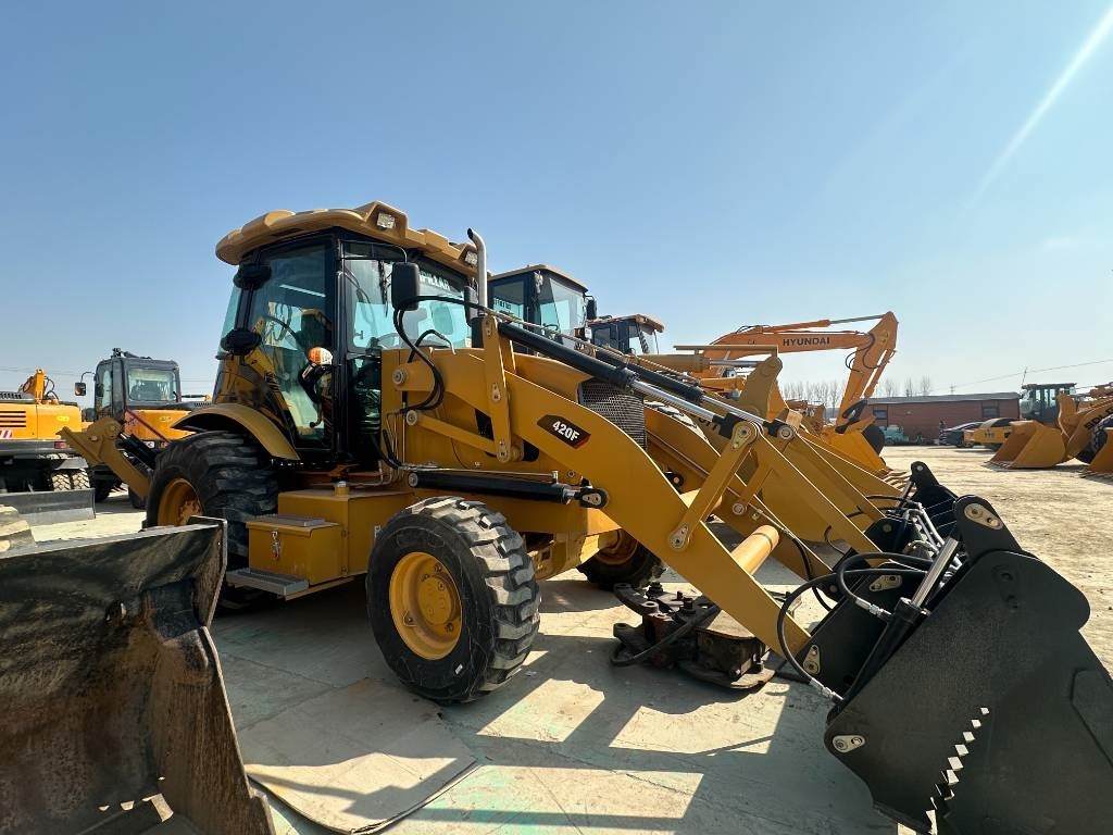 CAT 420 F - Excavator pe şenile: Foto 1 CAT 420 F - Excavator pe şenile: Foto 1