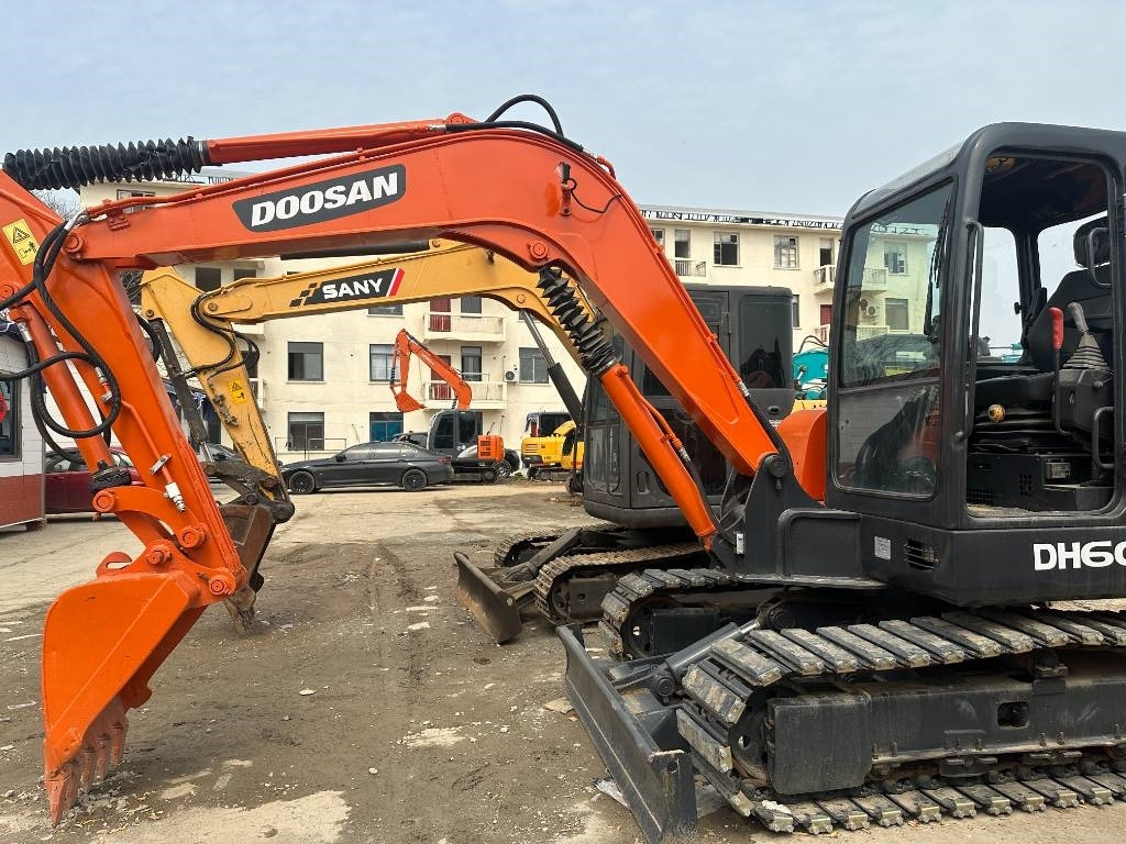 Doosan DH 60-7 - Excavator pe şenile: Foto 2 Doosan DH 60-7 - Excavator pe şenile: Foto 2