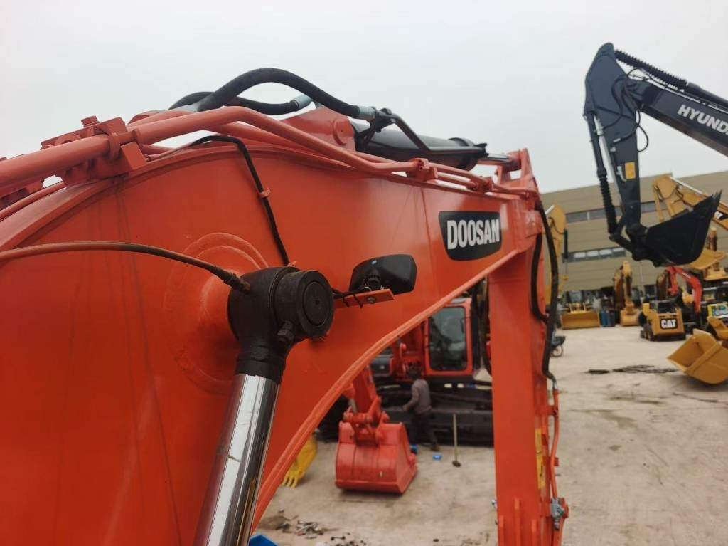 Doosan DX 140 - Excavator pe şenile: Foto 2 Doosan DX 140 - Excavator pe şenile: Foto 2