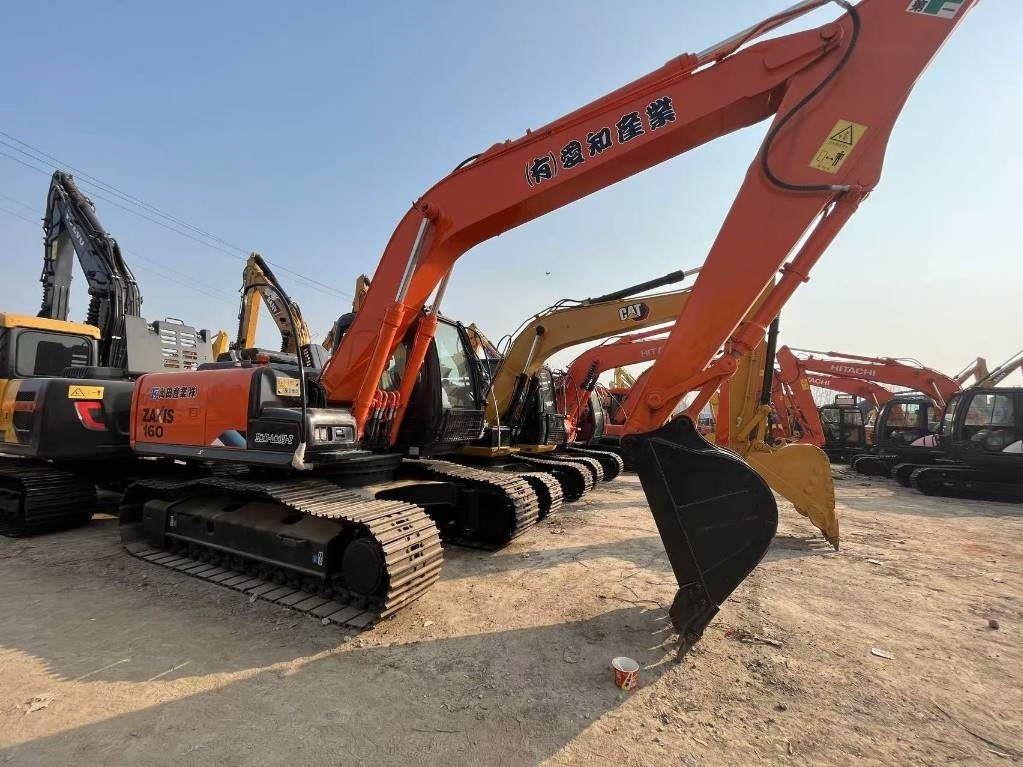 Hitachi ZX 160 - Excavator pe şenile: Foto 2 Hitachi ZX 160 - Excavator pe şenile: Foto 2