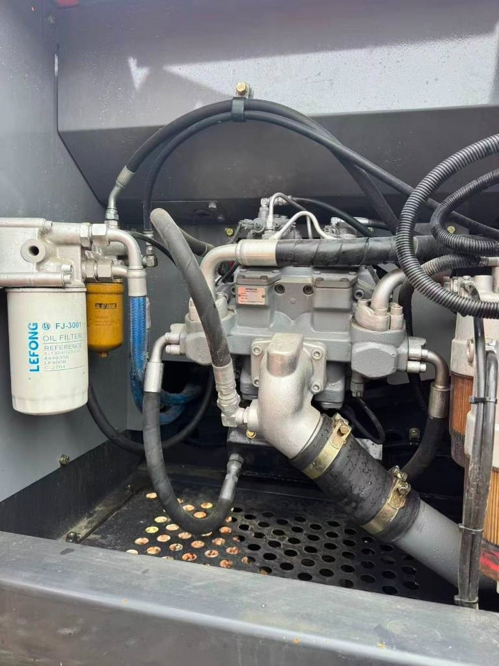 Hitachi ZX 200 - Excavator pe şenile: Foto 4 Hitachi ZX 200 - Excavator pe şenile: Foto 4