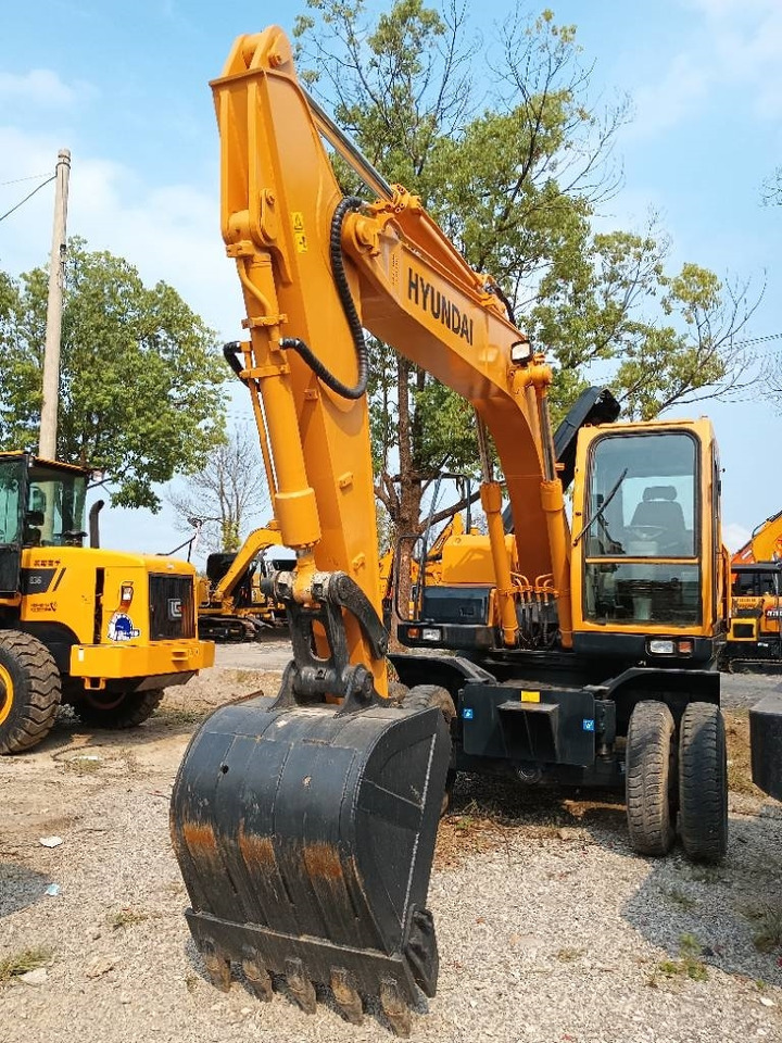 Hyundai R150W - Excavator pe roţi: Foto 2 Hyundai R150W - Excavator pe roţi: Foto 2