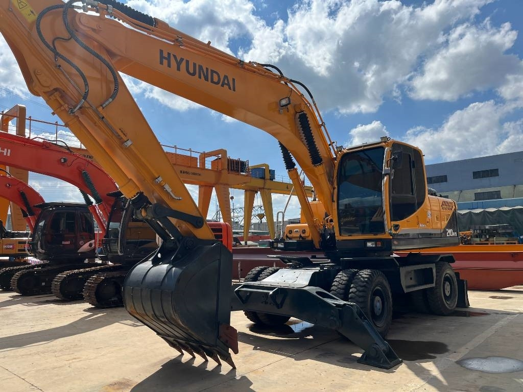 Hyundai R210W - Excavator pe roţi: Foto 2 Hyundai R210W - Excavator pe roţi: Foto 2