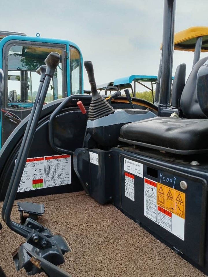 Komatsu PC 35 - Excavator pe şenile: Foto 5 Komatsu PC 35 - Excavator pe şenile: Foto 5