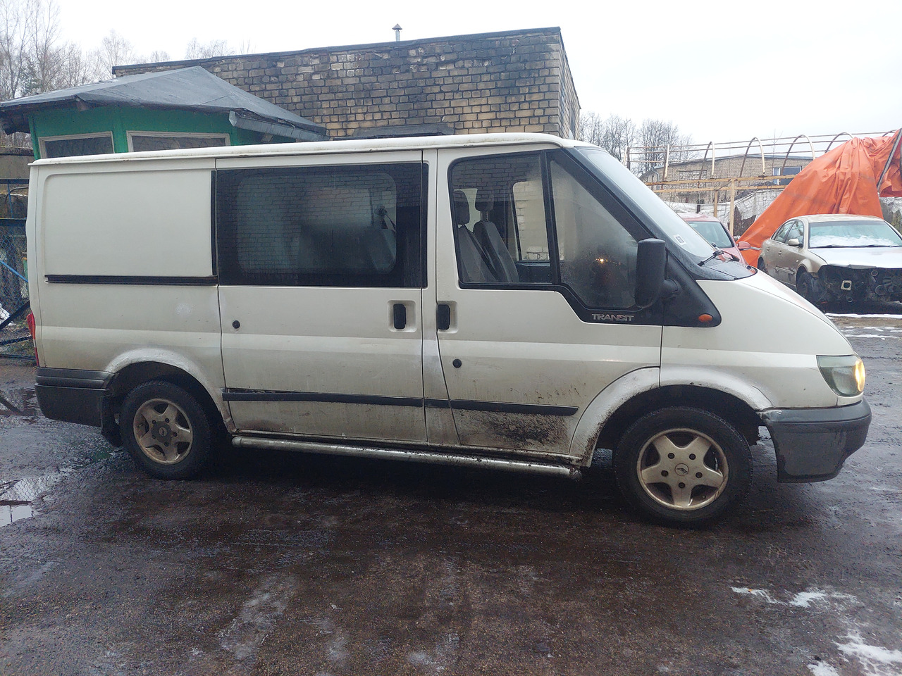 FORD - Autoutilitară cabină dublă: Foto 2 FORD - Autoutilitară cabină dublă: Foto 2