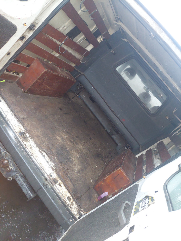 FORD - Autoutilitară cabină dublă: Foto 3 FORD - Autoutilitară cabină dublă: Foto 3