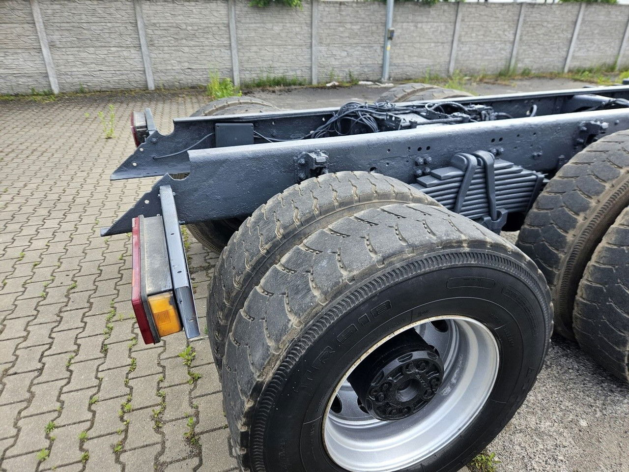 Scania 144 530 6X4 Manual Pump AND Injectros - Full Sprin G - Camion şasiu: Foto 5 Scania 144 530 6X4 Manual Pump AND Injectros - Full Sprin G - Camion şasiu: Foto 5