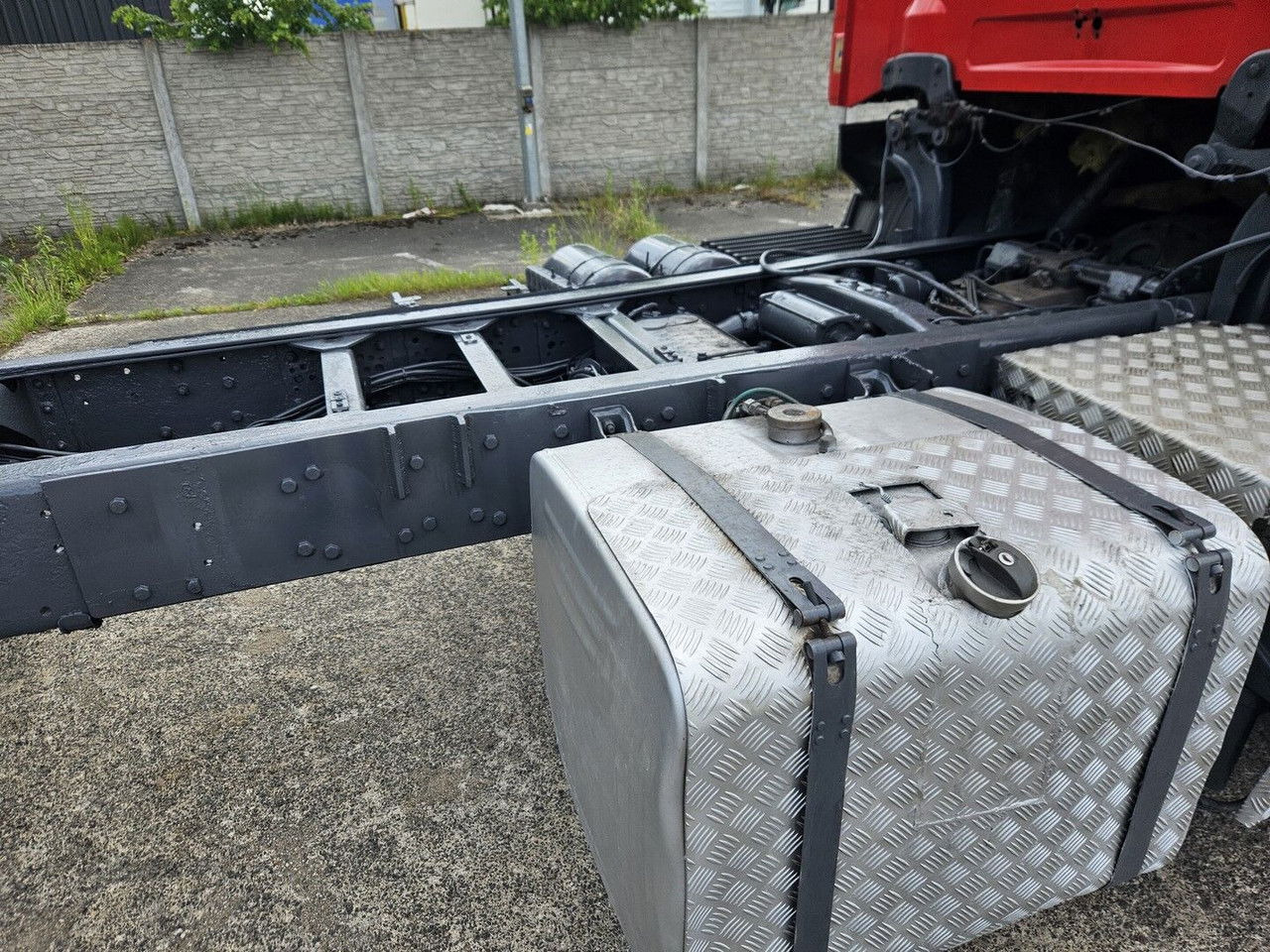 Scania 144 530 6X4 Manual Pump AND Injectros - Full Sprin G - Camion şasiu: Foto 3 Scania 144 530 6X4 Manual Pump AND Injectros - Full Sprin G - Camion şasiu: Foto 3