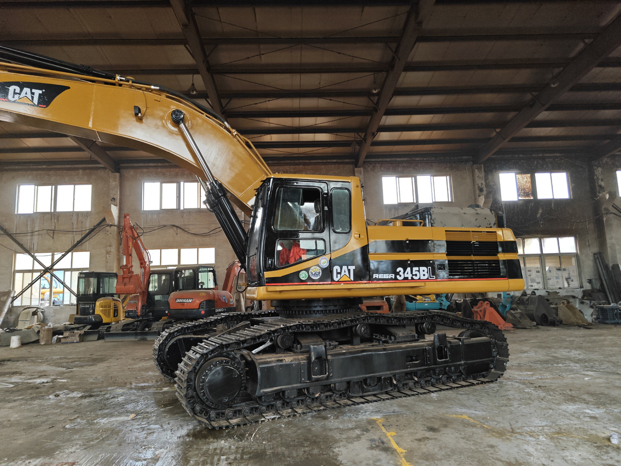 Excavator pe şenile CATERPILLAR 345B: Foto 6