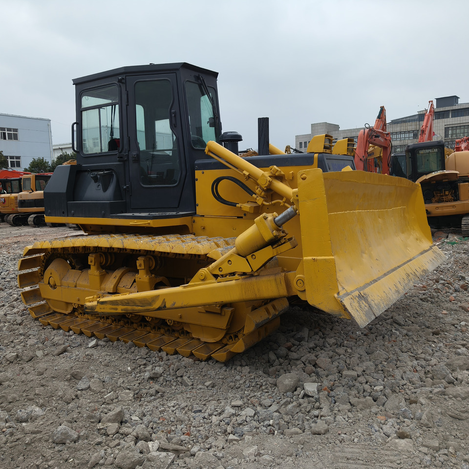 KOMATSU D65EX - Buldozer: Foto 1 KOMATSU D65EX - Buldozer: Foto 1