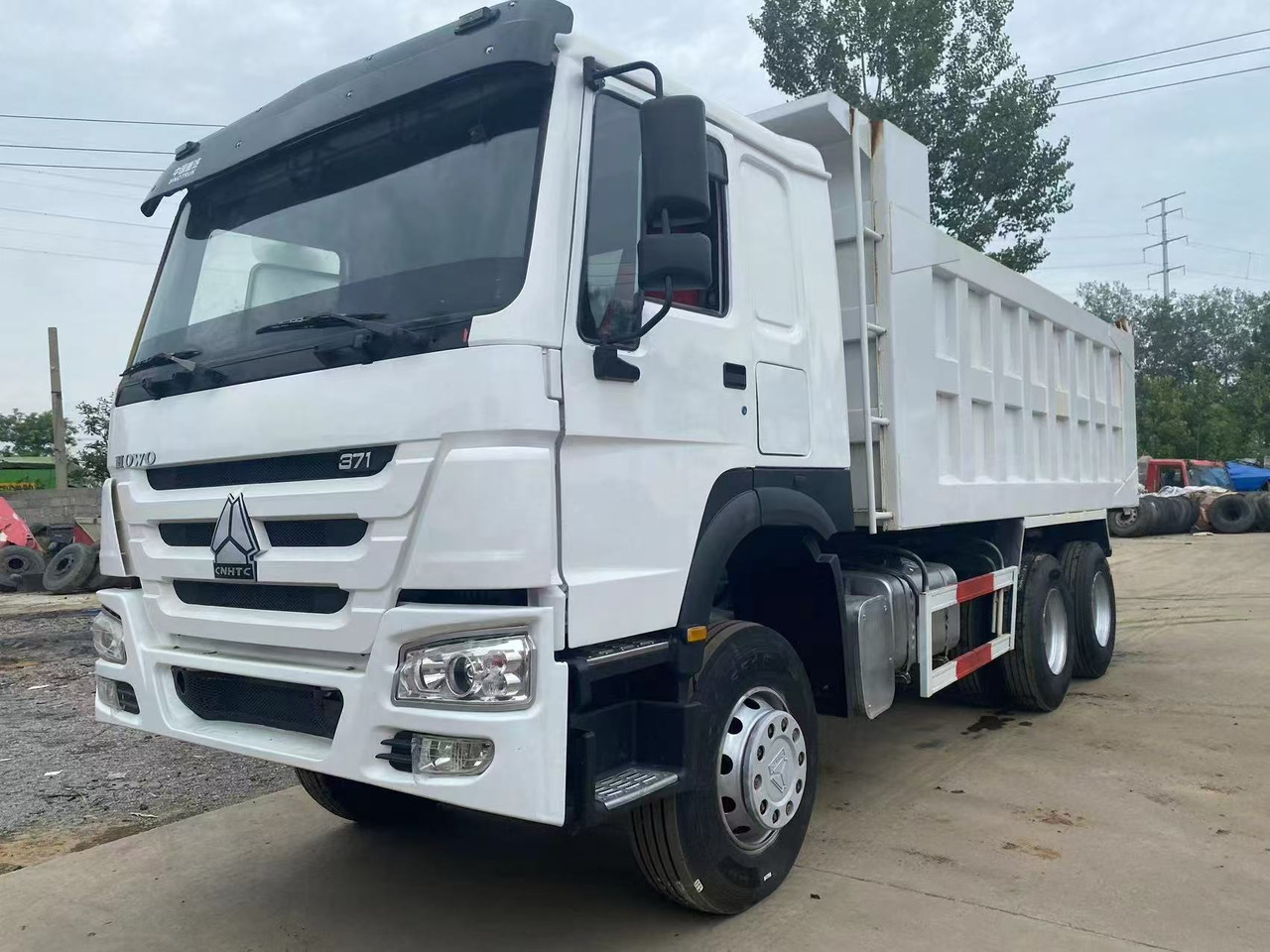 HOWO 371 - Utilaje constructii: Foto 2 HOWO 371 - Utilaje constructii: Foto 2