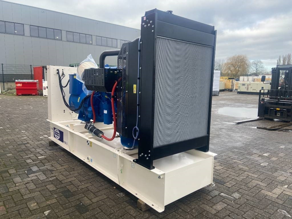 FG Wilson P450-3 - 450 kVA Open Genset - DPX-16018-O - Generator electric: Foto 3 FG Wilson P450-3 - 450 kVA Open Genset - DPX-16018-O - Generator electric: Foto 3