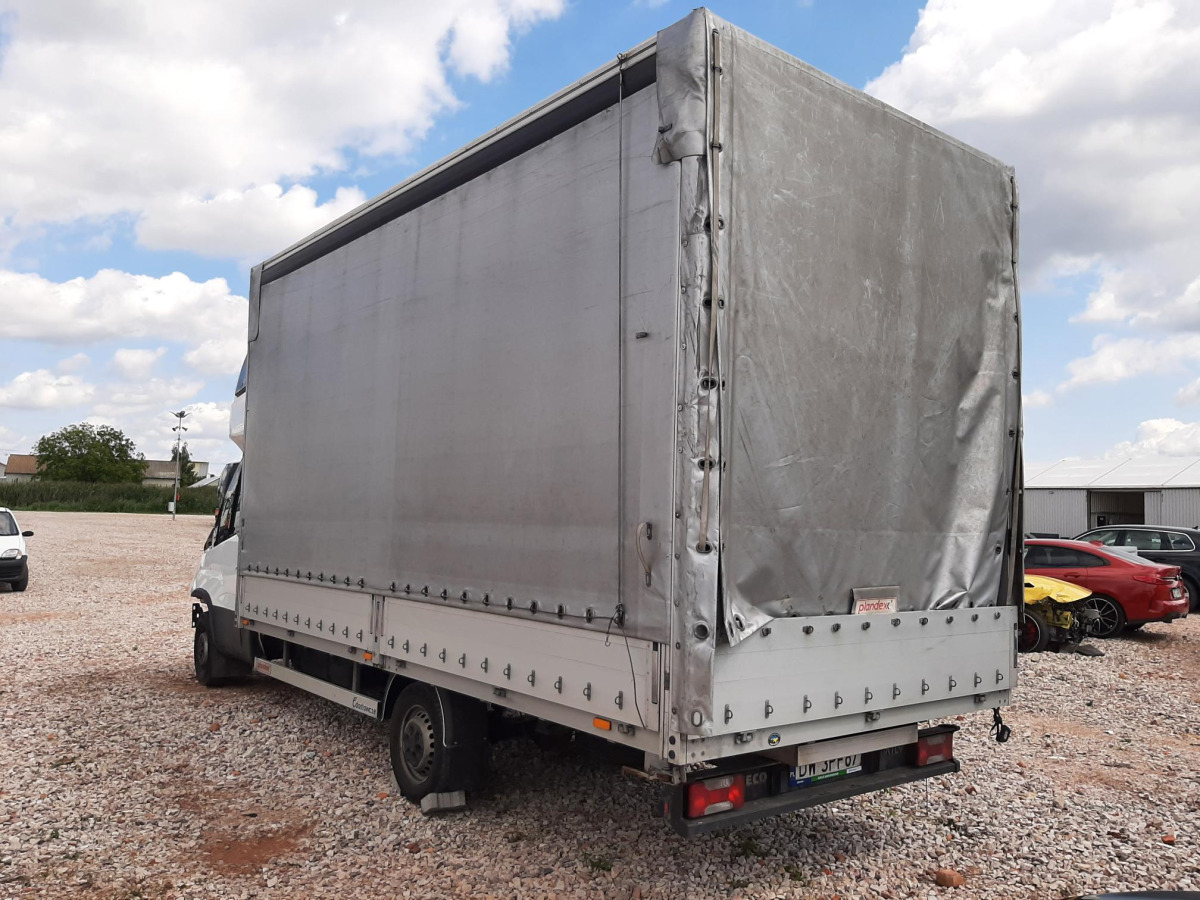 IVECO DAILY PLANDEKA - Autoutilitară cu prelată: Foto 4 IVECO DAILY PLANDEKA - Autoutilitară cu prelată: Foto 4