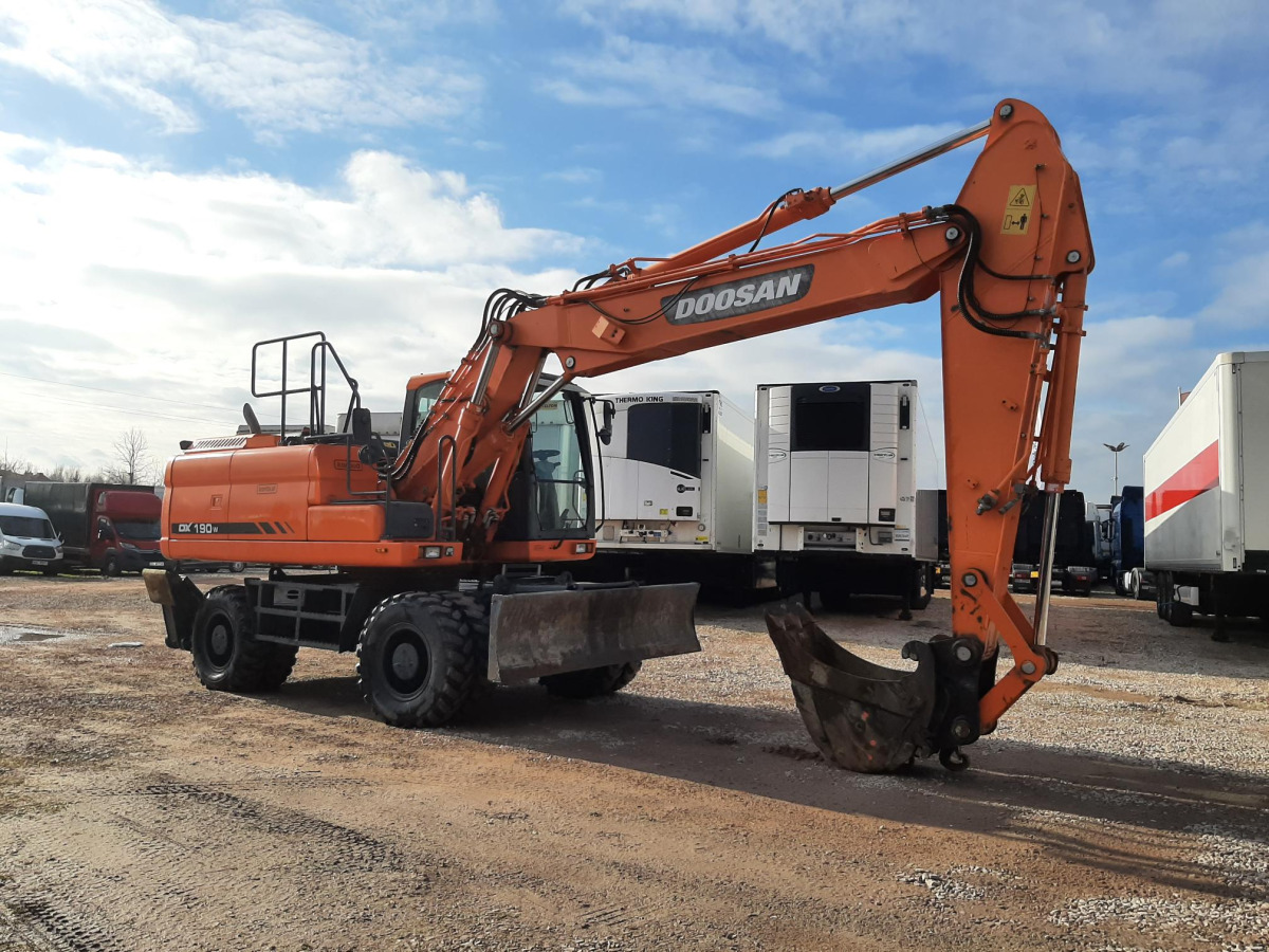 Koparka kołowa Doosan DX190W-3 2014 - 9261 mtg - silnik sprawny - Excavator pe roţi: Foto 1 Koparka kołowa Doosan DX190W-3 2014 - 9261 mtg - silnik sprawny - Excavator pe roţi: Foto 1
