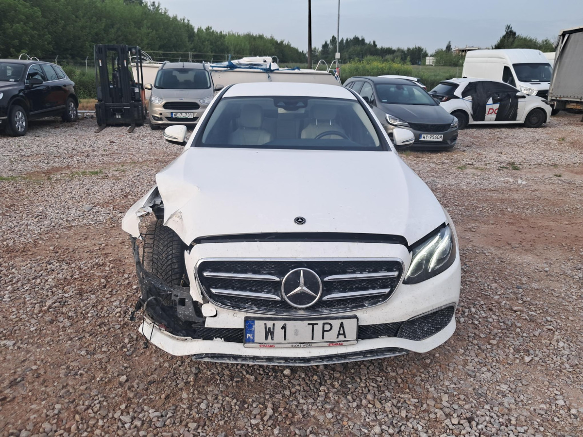 MERCEDES BENZ E 220 D 4MATIC SEDAN - Berlină/ Sedan: Foto 2 MERCEDES BENZ E 220 D 4MATIC SEDAN - Berlină/ Sedan: Foto 2