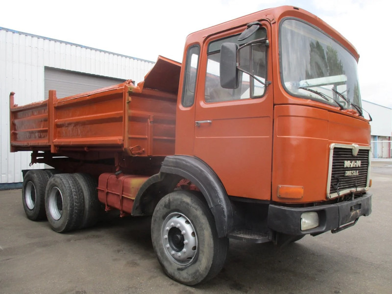 MAN 26.321 6x4 , 3 way tipper , ZF Manual , Spring suspension - Camion basculantă: Foto 4 MAN 26.321 6x4 , 3 way tipper , ZF Manual , Spring suspension - Camion basculantă: Foto 4