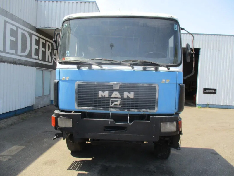 MAN 26.402 25.402 , ZF manual , 6x4 , Sping suspension - Camion şasiu: Foto 5 MAN 26.402 25.402 , ZF manual , 6x4 , Sping suspension - Camion şasiu: Foto 5
