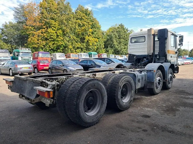 MAN 35-364 / FE 360 A , 8x4 , Spring Suspension , ZF Manual , Airco - Camion şasiu: Foto 3 MAN 35-364 / FE 360 A , 8x4 , Spring Suspension , ZF Manual , Airco - Camion şasiu: Foto 3