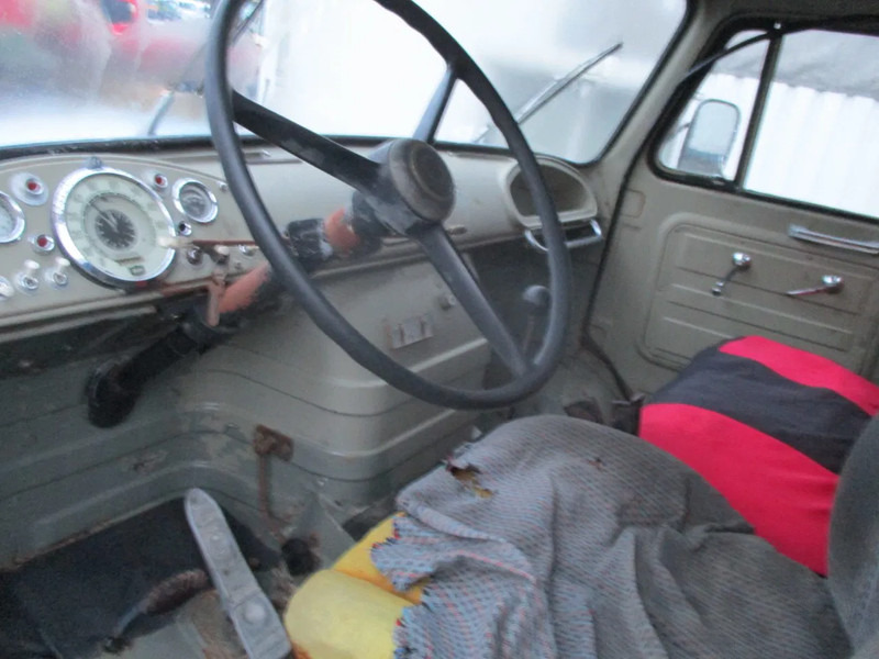 Camion basculantă MAN 520 , 11-136 , 6 Cylinder , Manual , 3 way tipper , Oldtimer: Foto 17 Camion basculantă MAN 520 , 11-136 , 6 Cylinder , Manual , 3 way tipper , Oldtimer: Foto 17