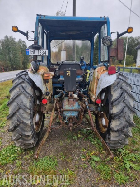 1972 Ford 3000 traktor med laster og skuffe - Tractor agricol: Foto 3 1972 Ford 3000 traktor med laster og skuffe - Tractor agricol: Foto 3