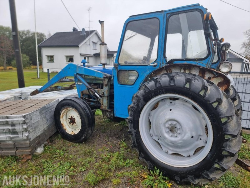 1972 Ford 3000 traktor med laster og skuffe - Tractor agricol: Foto 1 1972 Ford 3000 traktor med laster og skuffe - Tractor agricol: Foto 1