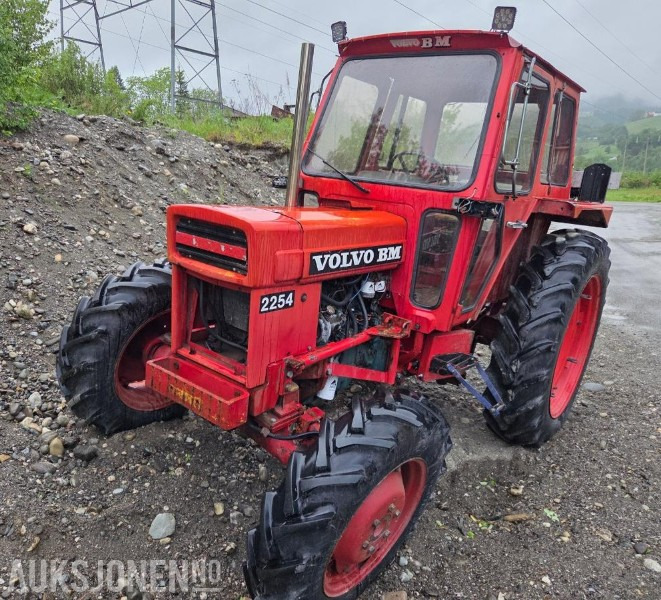 1980 Volvo 2254 - Tractor agricol: Foto 1 1980 Volvo 2254 - Tractor agricol: Foto 1